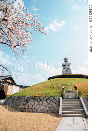 Mimizuka, Ear and Nose Mound Tomb in Kyoto, Japan 63589405