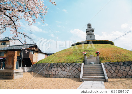 Mimizuka, Ear and Nose Mound Tomb in Kyoto, Japan 63589407