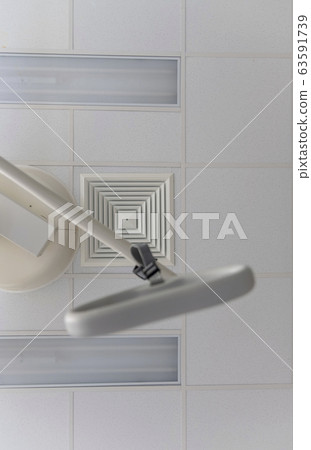 Ceiling lights and air whole above handlebar in icu 63591739