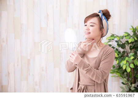 穿房間的女人 63591967