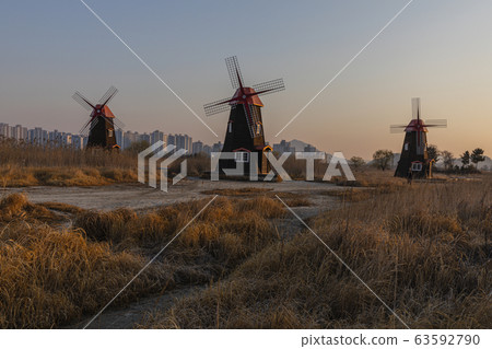 Sunrise at Sorae Wetland Ecological Park Sunrise at Sorae Wetland Ecological Park 63592790