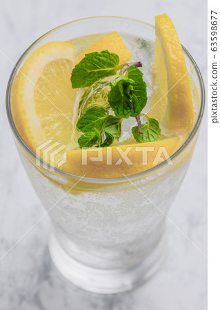 Refreshing lemon sour 63598677