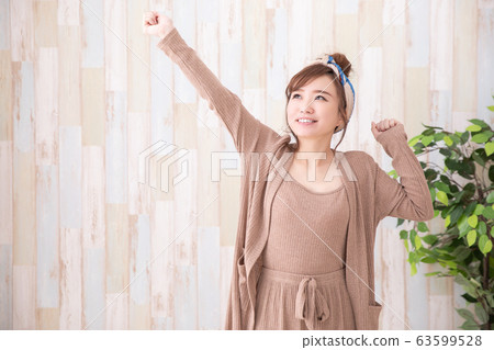 Woman in room wear 63599528