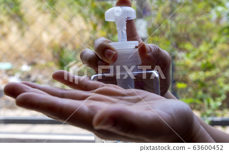 Hand washing with alcohol gel to eliminate bacteria and viruses, Hand washing cleaner alcohol Hand washing with alcohol gel to eliminate bacteria and viruses, Hand washing cleaner alcohol 63600452