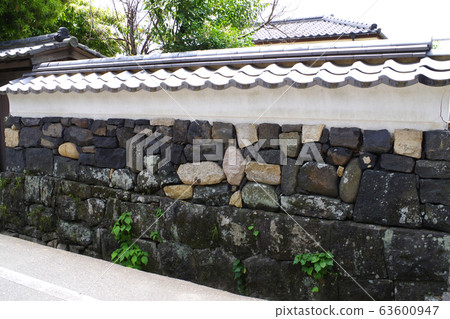 View of the clay wall of a samurai residence in Hagi City View of the clay wall of a samurai residence in Hagi City 63600947
