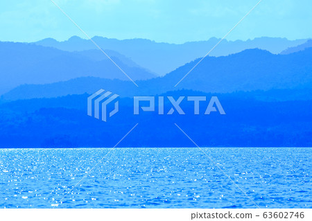 Blue light reflected from the water surface of the 63602746