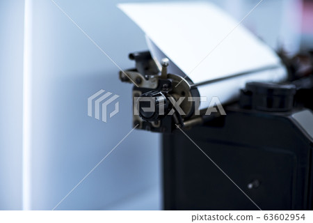 Old vintage typewriter with a blank sheet of paper Old vintage typewriter with a blank sheet of paper 63602954