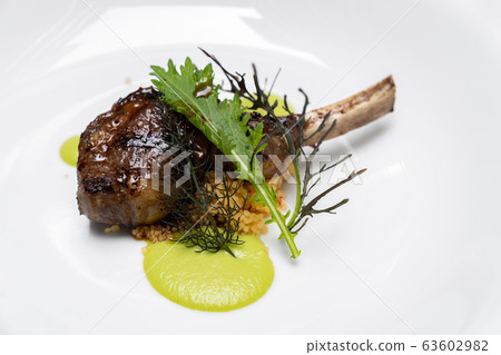 Grilled lamb chop 63602982