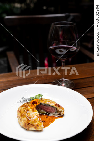 roasted beef wellington red wine roasted beef wellington red wine 63602984
