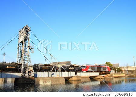 Yokkaichi-shi freight train across Suehiro Bridge 63609816