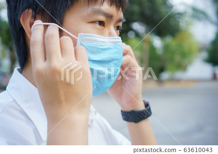 HandsomeMan wearing face mask protect filter 63610043