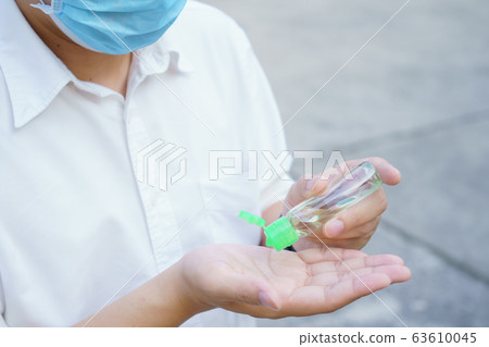 alcohol gel helps to wash your hands thoroughly To 63610045