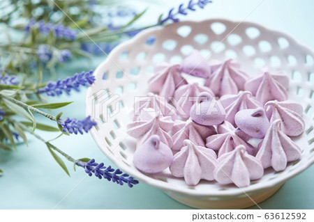 Lavender and meringue cookies Lavender and meringue cookies 63612592