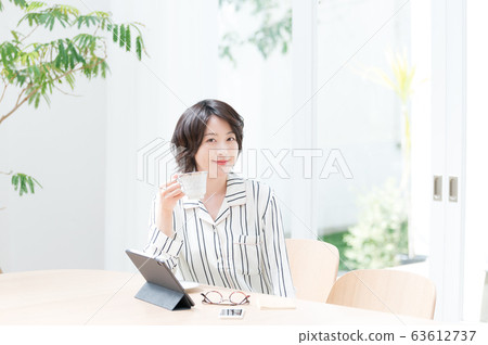 女性室內穿著生活方式 女性室內穿著生活方式 63612737