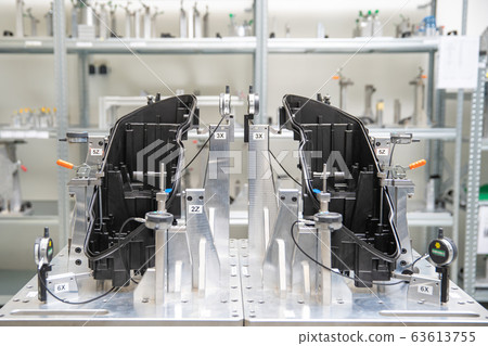 instrument for precise 3D measurement of plastic moldings for the automotive industry 63613755