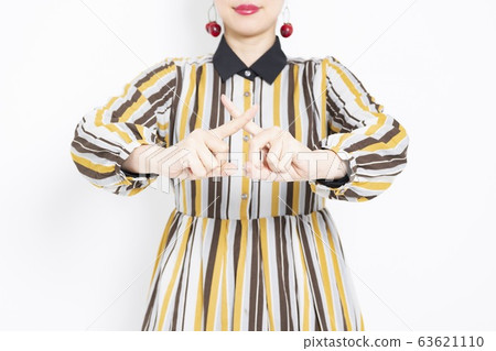 Woman making NG sign 63621110