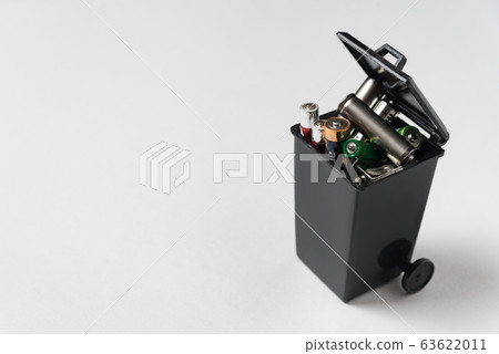 Spent finger-type batteries in the trash. Ecology Spent finger-type batteries in the trash. Ecology 63622011