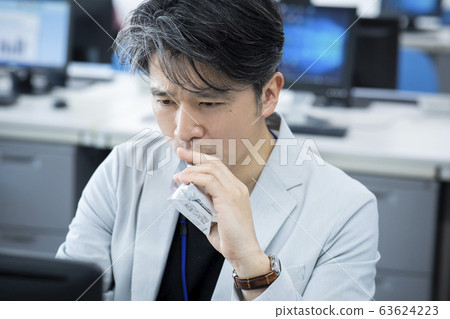 休閒商務辦公桌工作營養補充劑40多歲50多歲男性 63624223