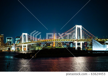 從東京台場看到的彩虹橋:冬季模式照亮 從東京台場看到的彩虹橋:冬季模式照亮 63624453