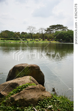池畔石景緻 池畔石景緻 63624578