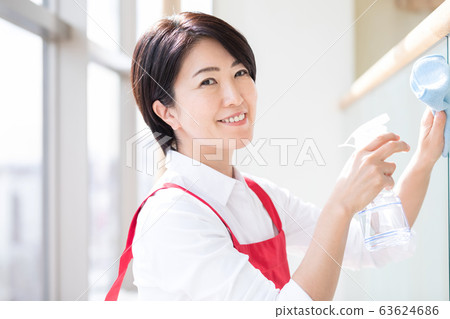 Women Cleaning Housekeeping 63624686