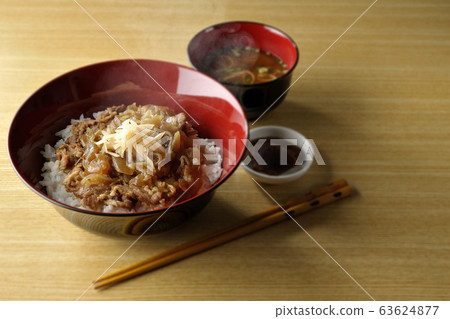 牛肉飯 63624877