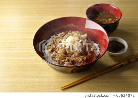 牛肉飯 63624878