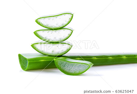 Aloe vera fresh leaves with slices on white background. full depth of field 63625047