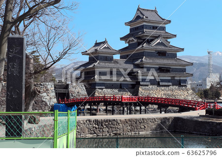 Matsumoto Castle scenery in spring 63625796