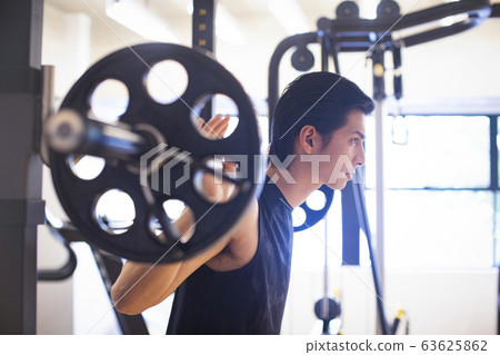 Men training 63625862