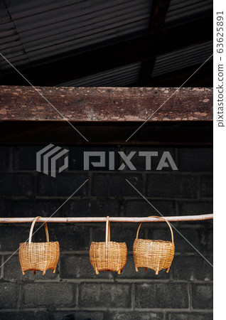 Asian style Wicker bamboo rattan basket with with wooden handle 63625891