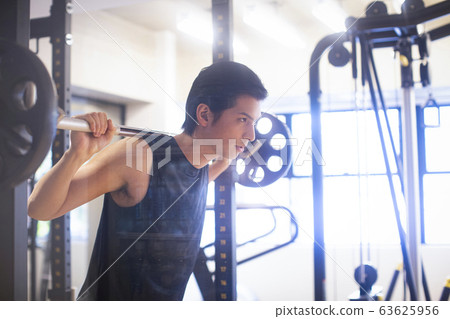 Men training 63625956