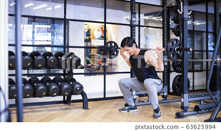 Men training 63625994