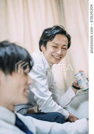 Businessman drinking alcohol in room 63626304
