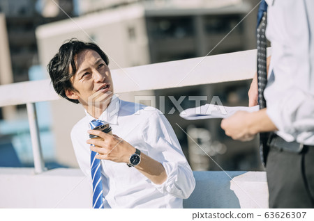 Businessman on the rooftop 63626307