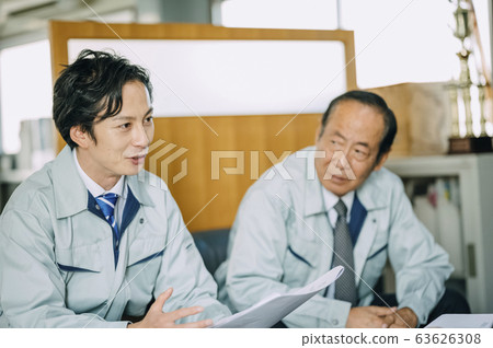 Business people meeting 63626308