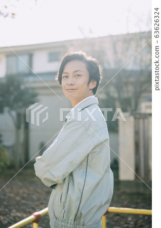 在公園裡的商人 63626324
