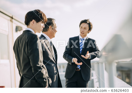 在屋頂上的商人 63626403