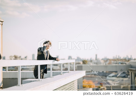 Businessman on the rooftop 63626419