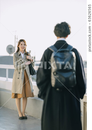 Couple on the rooftop 63626565