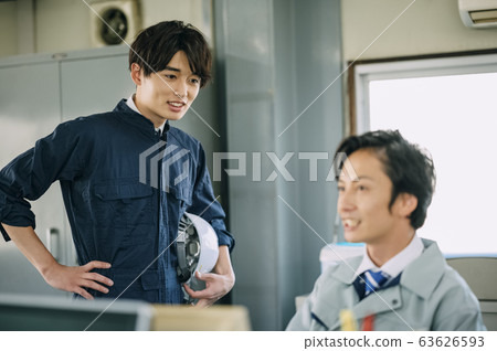 Businessman working 63626593