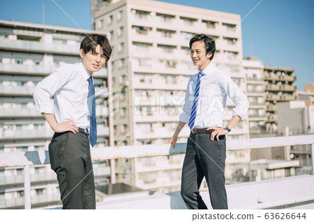 Businessman on the rooftop 63626644