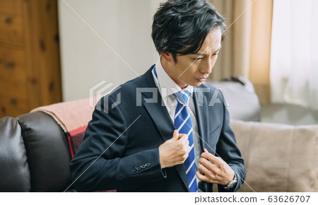 Businessman who makes dressing Businessman who makes dressing 63626707