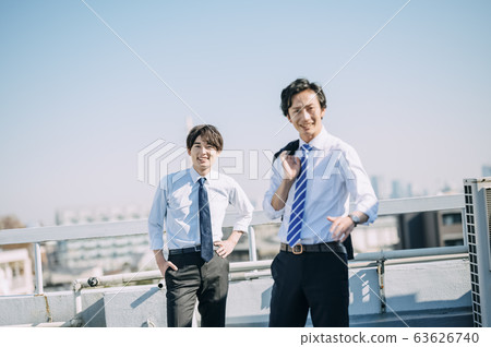 Businessman on the rooftop 63626740