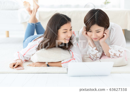 Female room share 63627338