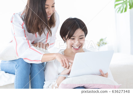 Female room share 63627348