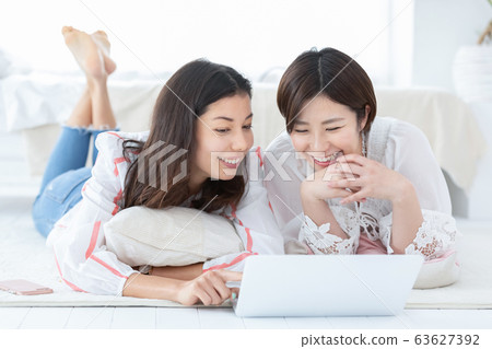 Female room share 63627392