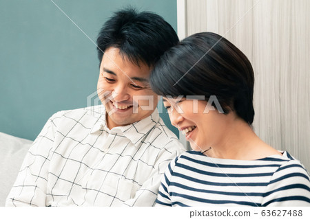 一對40多歲的夫婦 63627488