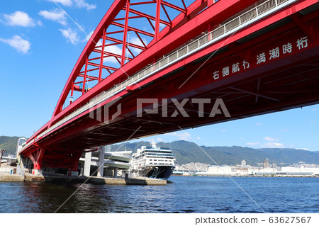 Big red bridge over Kobe Port 63627567