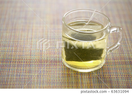 綠茶和玻璃杯茶袋 63631094